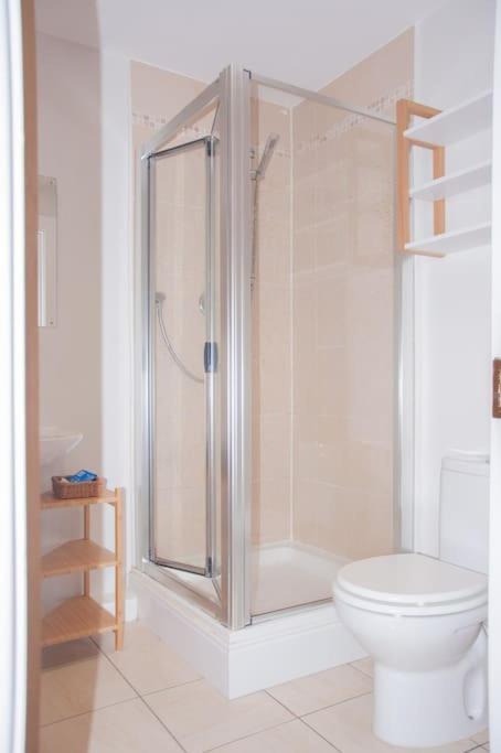 2 Bed 2 Bath Apartment With Canal View Дублин Экстерьер фото