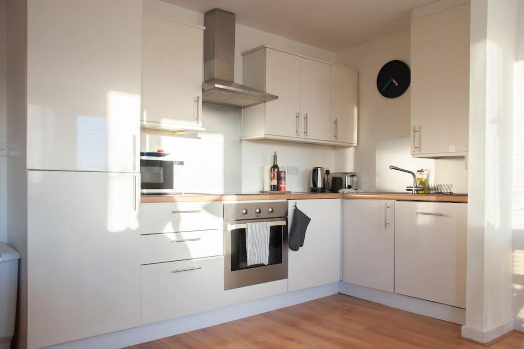 2 Bed 2 Bath Apartment With Canal View Дублин Экстерьер фото